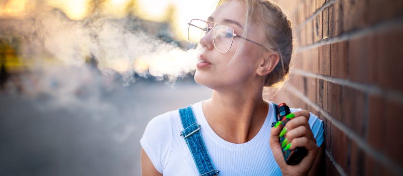 New York La gobernadora Kathy Hochul ha anunciado el lanzamiento de la mayor acción penal del estado contra el vapeo hasta la fecha.